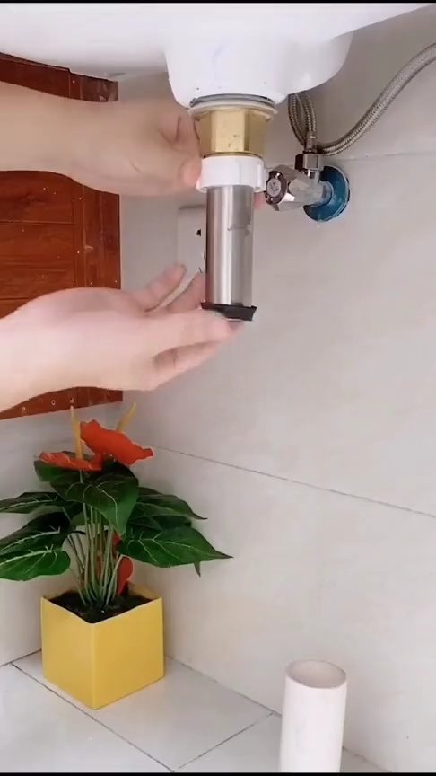 家里總有臭味彌漫,下水管還往外溢水,換上這個防臭下水管